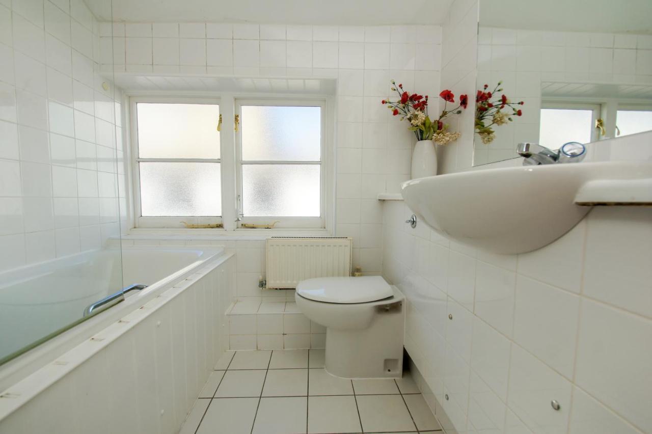 Kemp Town House - Parking - By Brighton Holiday Lets מראה חיצוני תמונה